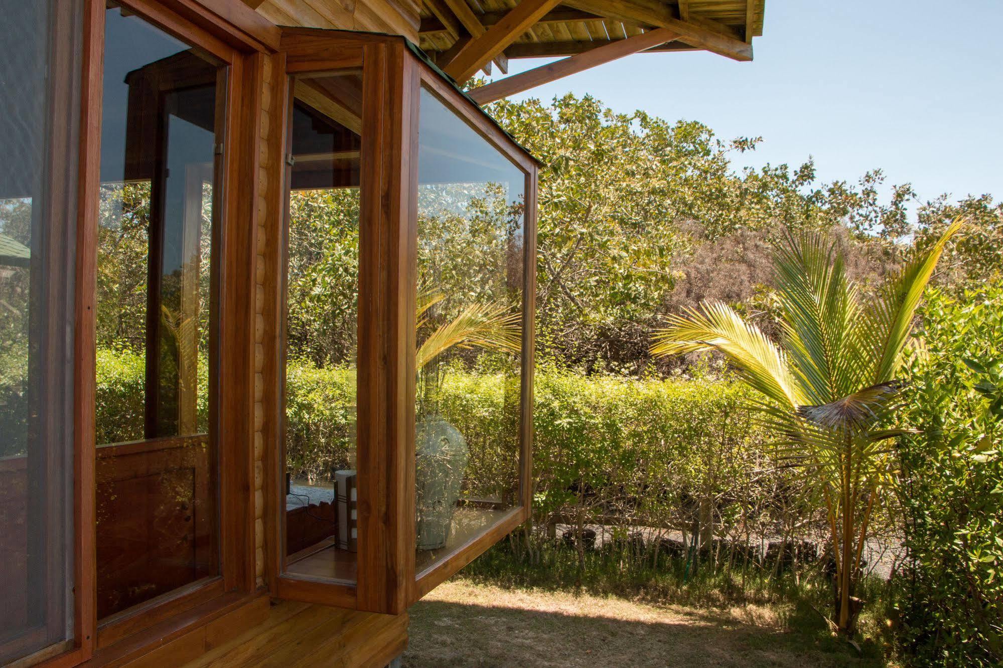 Chez Manany Galapagos Ecolodge Puerto Villamil Bagian luar foto